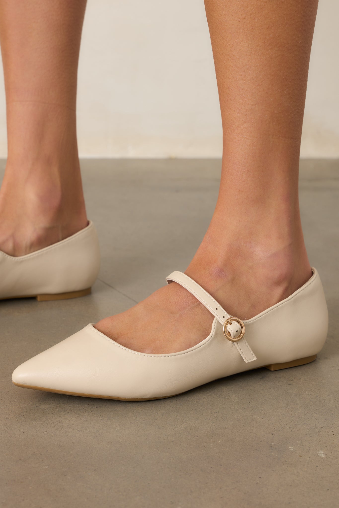 Frostveil Mantle Ivory Pointed-Toe Flats