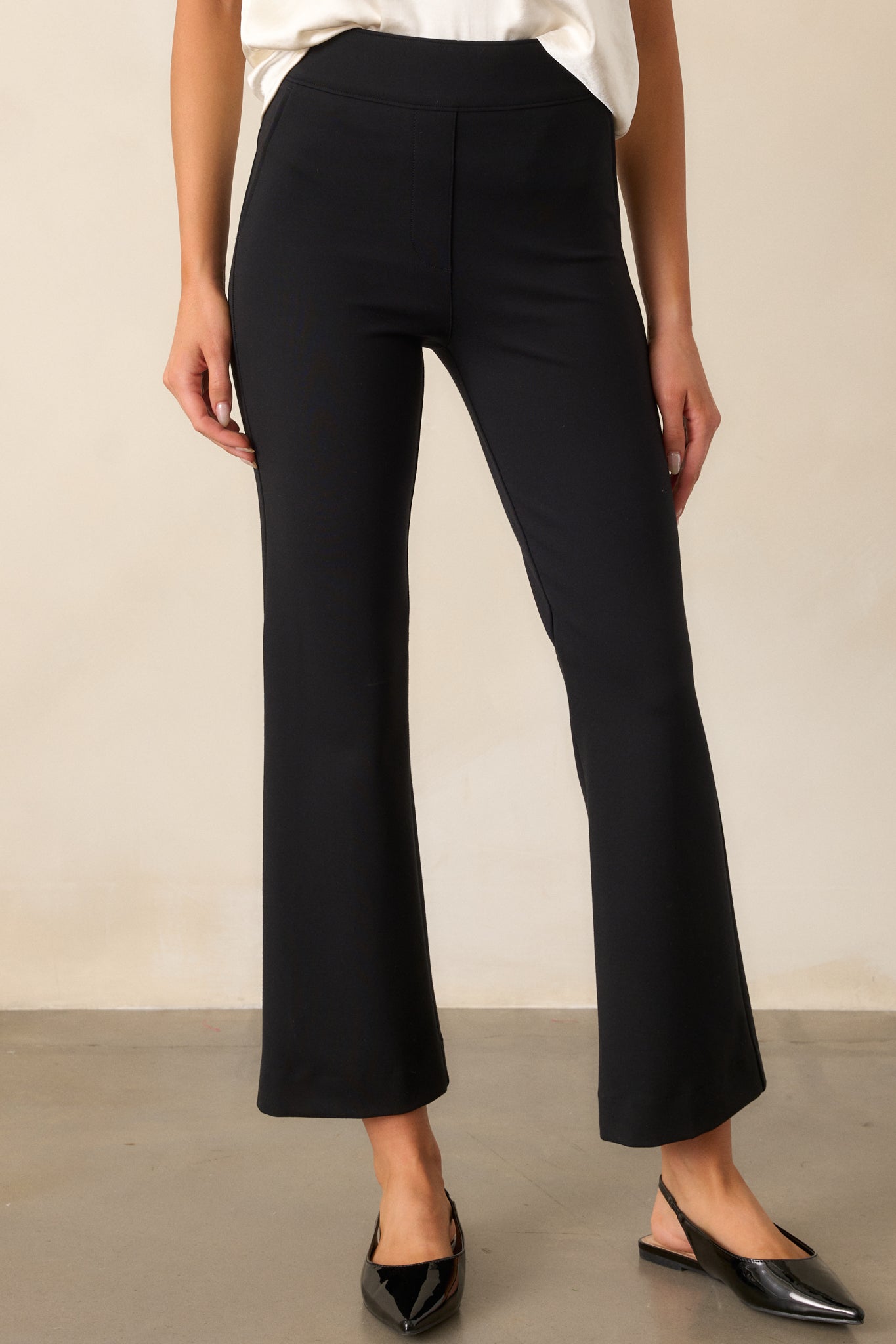 These all black pants feature a pull-on design that hits the hipline and non functional pockets.