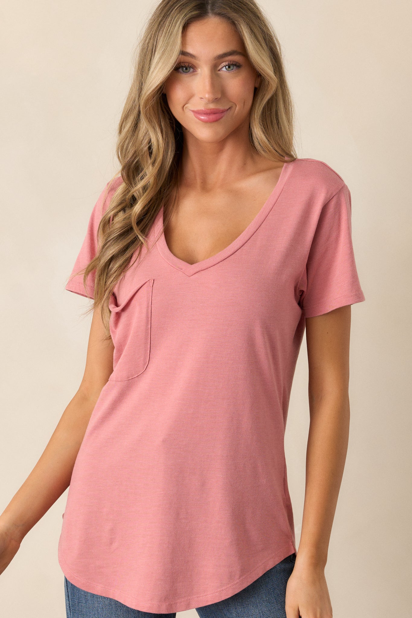 This rosebud tee features a v-neckline, a functional chest pocket, a super soft fabric, and a scooped hemline.