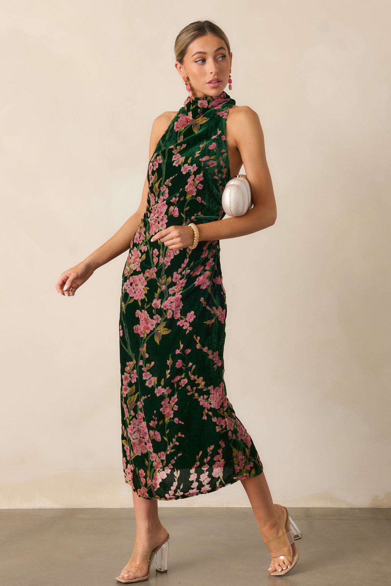 This green dress features a slouchy halter neckline, beautiful floral pattern, velvet fabric, maxi length, button halter back, and a discrete back zipper.