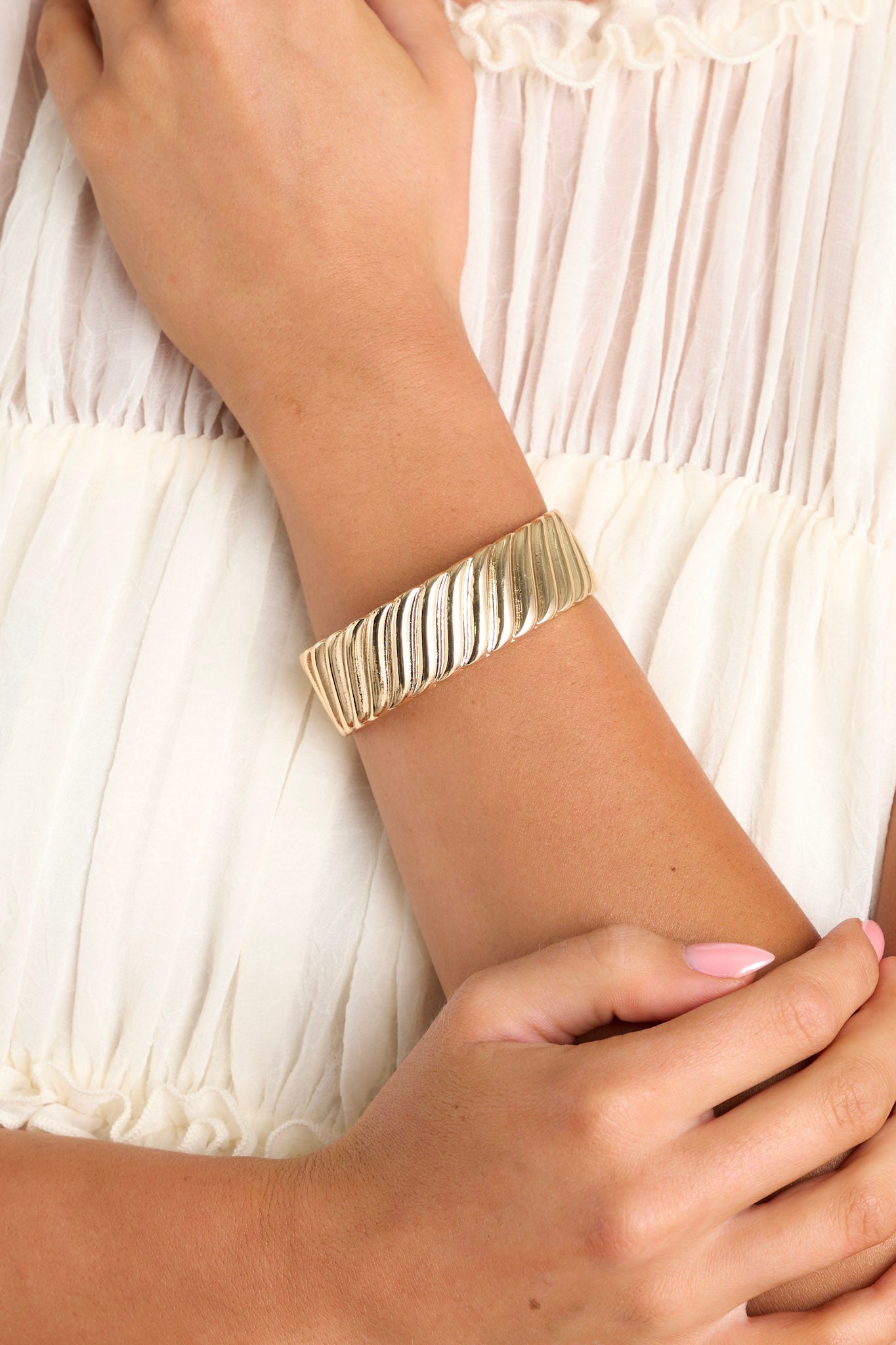 Twist and Shout Gold Textured Cuff