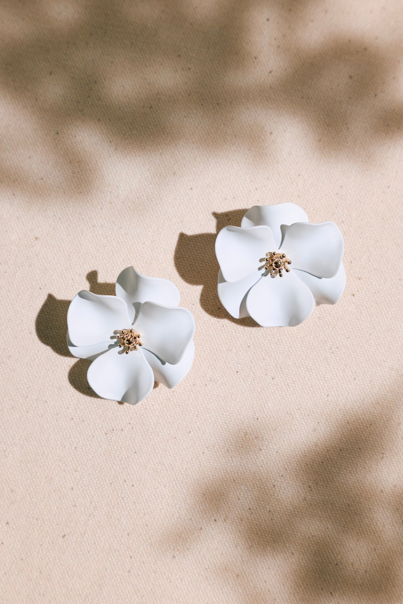 Pure Garden White & Gold Flower Earrings