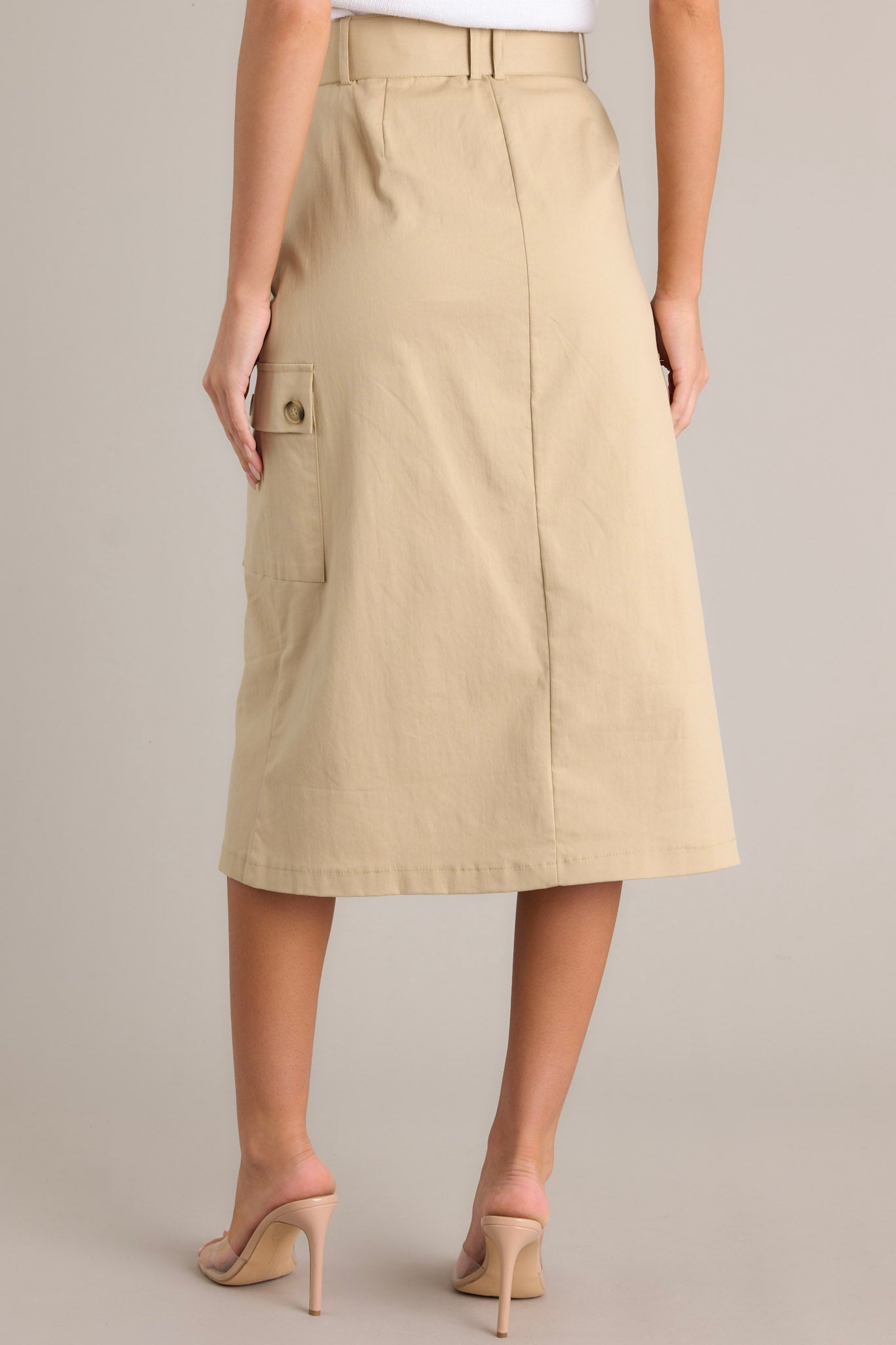 Back view of a skirt highlighting the belt loops, functional belt, 4 functional pockets, and overall fit.