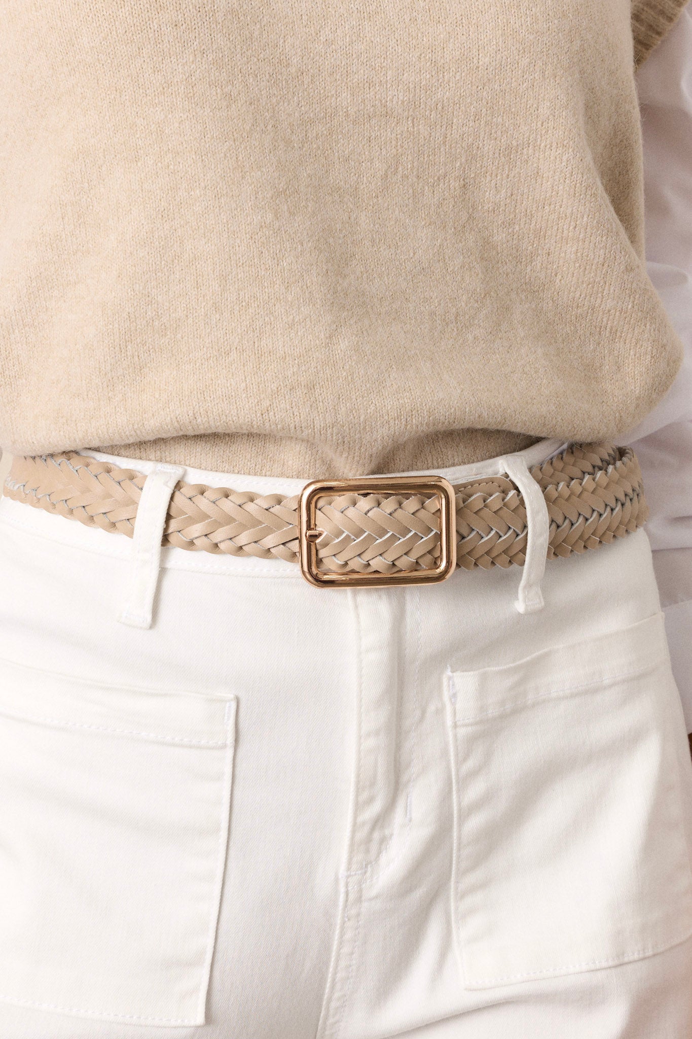 This braided taupe belt features a gold hardware rectangular buckle and a taupe braided material.