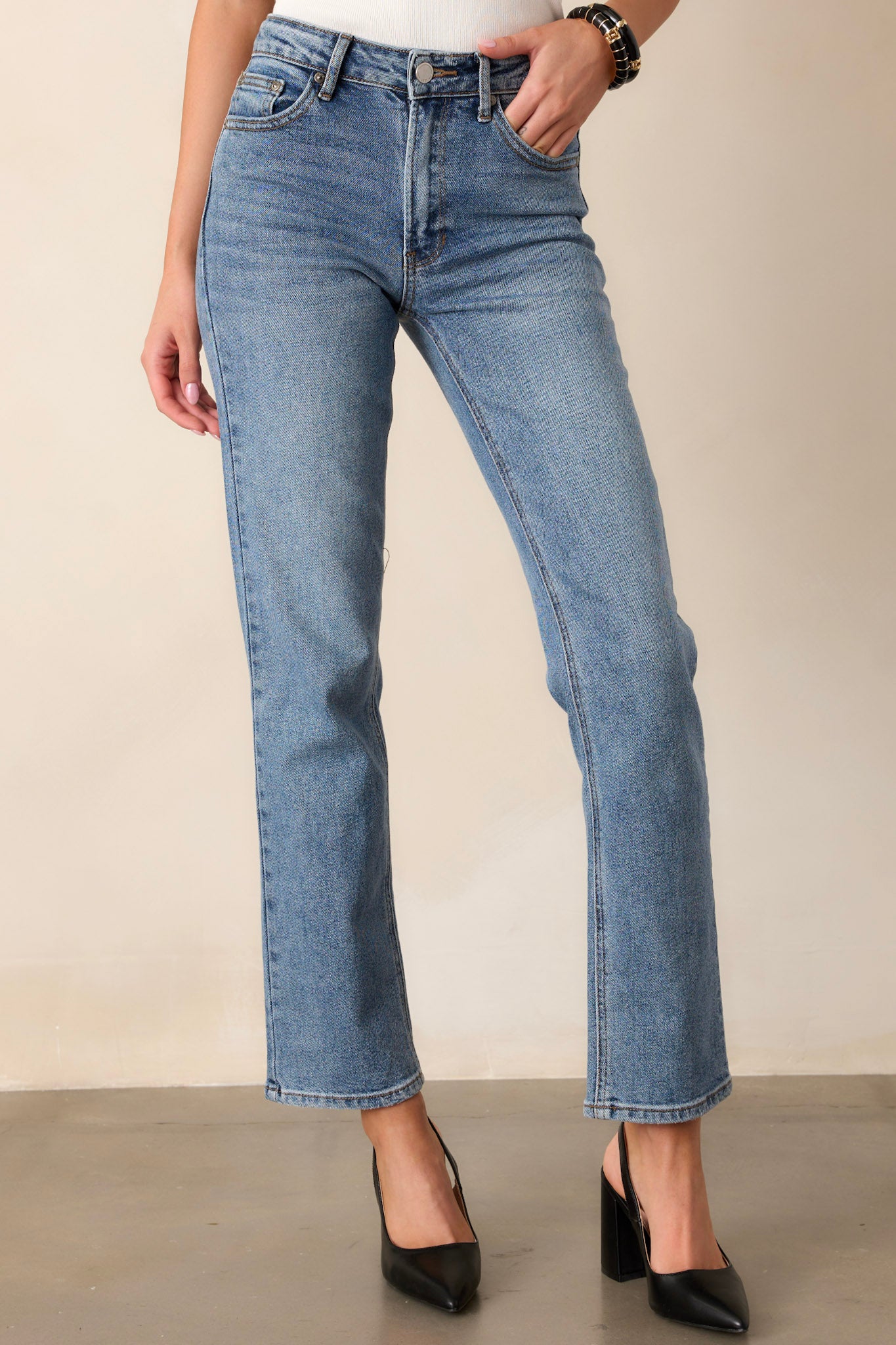 These straight leg jeans feature a high waisted design, functional belt loops, a button zipper closure, functional hip & back pockets and a straight leg.