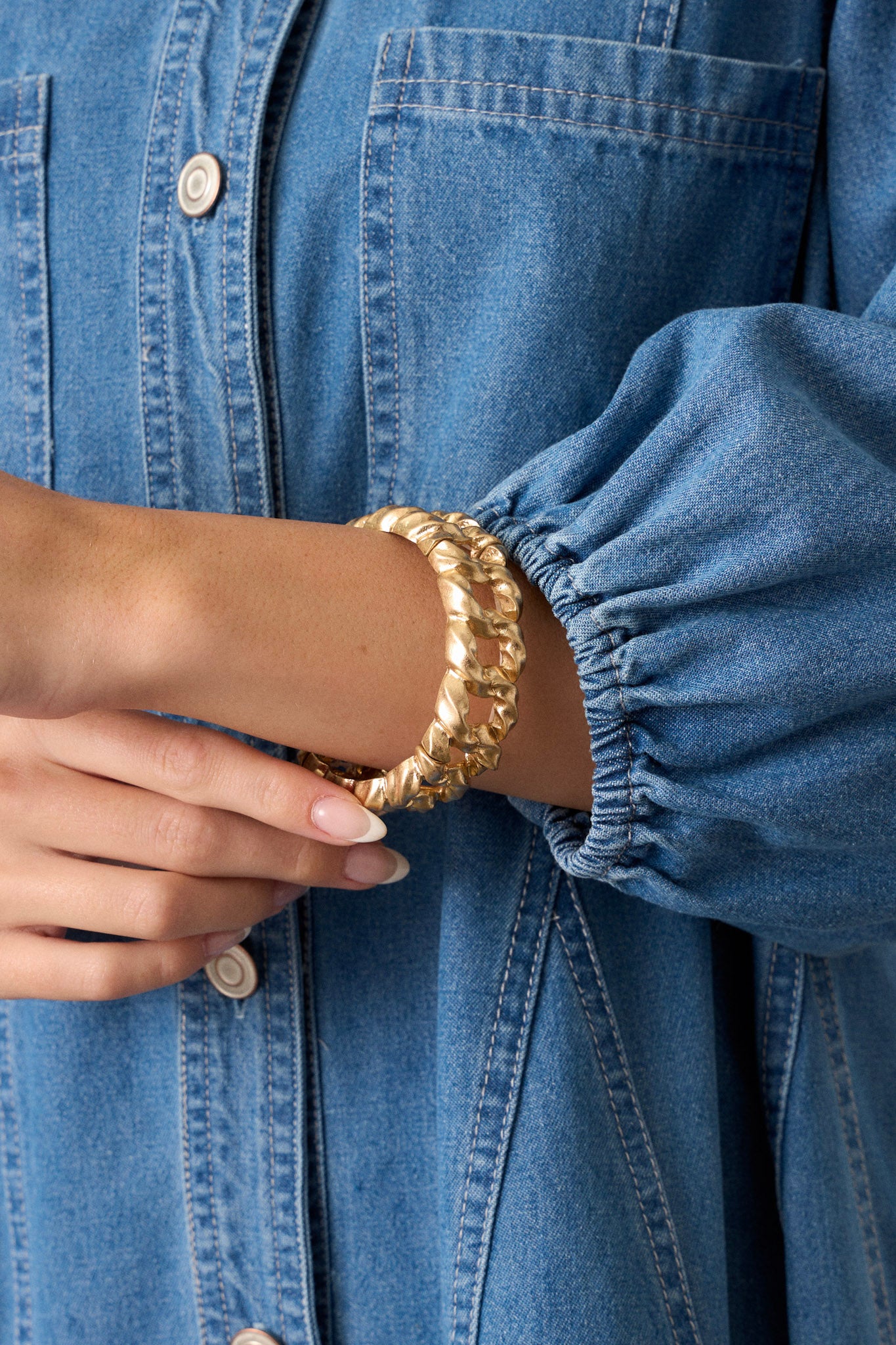 This gold chain bracelet features a chain look, elastic bands for stretch as needed and split design.