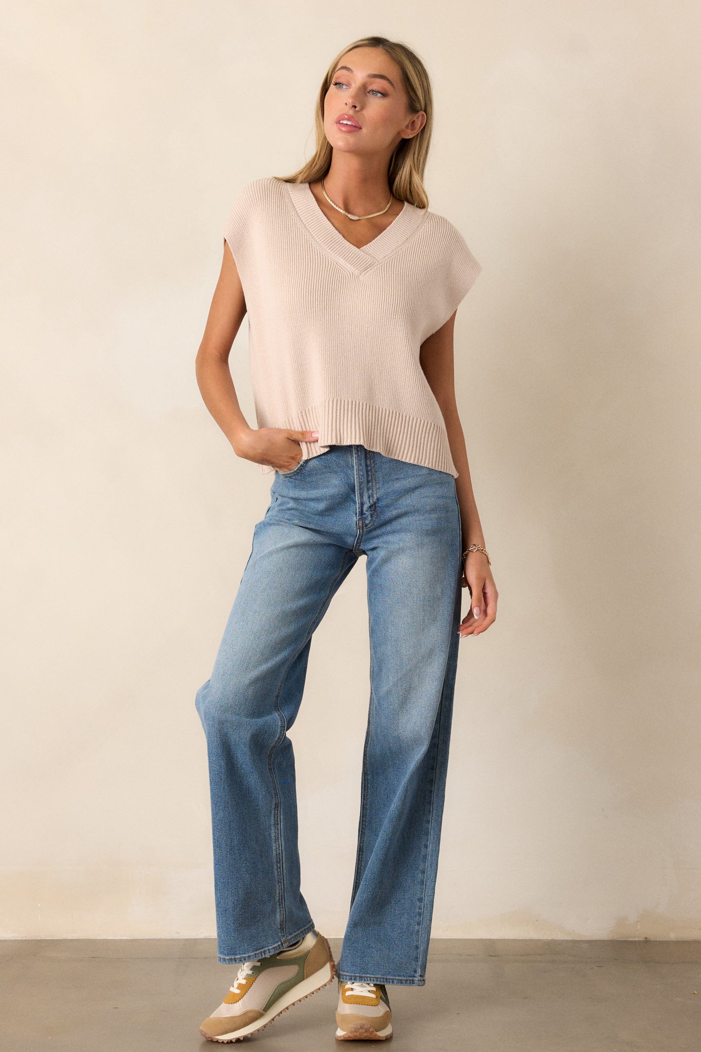 These jeans feature functional belt loops, a button zipper closure, functional front and back pockets, and a wide leg.