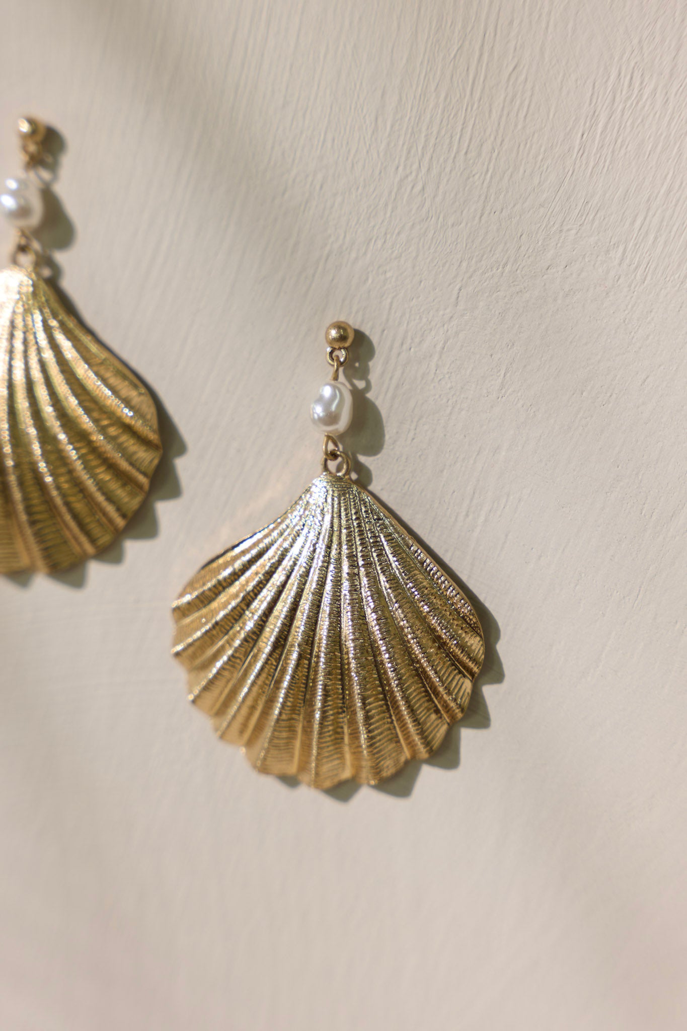 Out Of My Shell Gold & Ivory Pearl Earrings