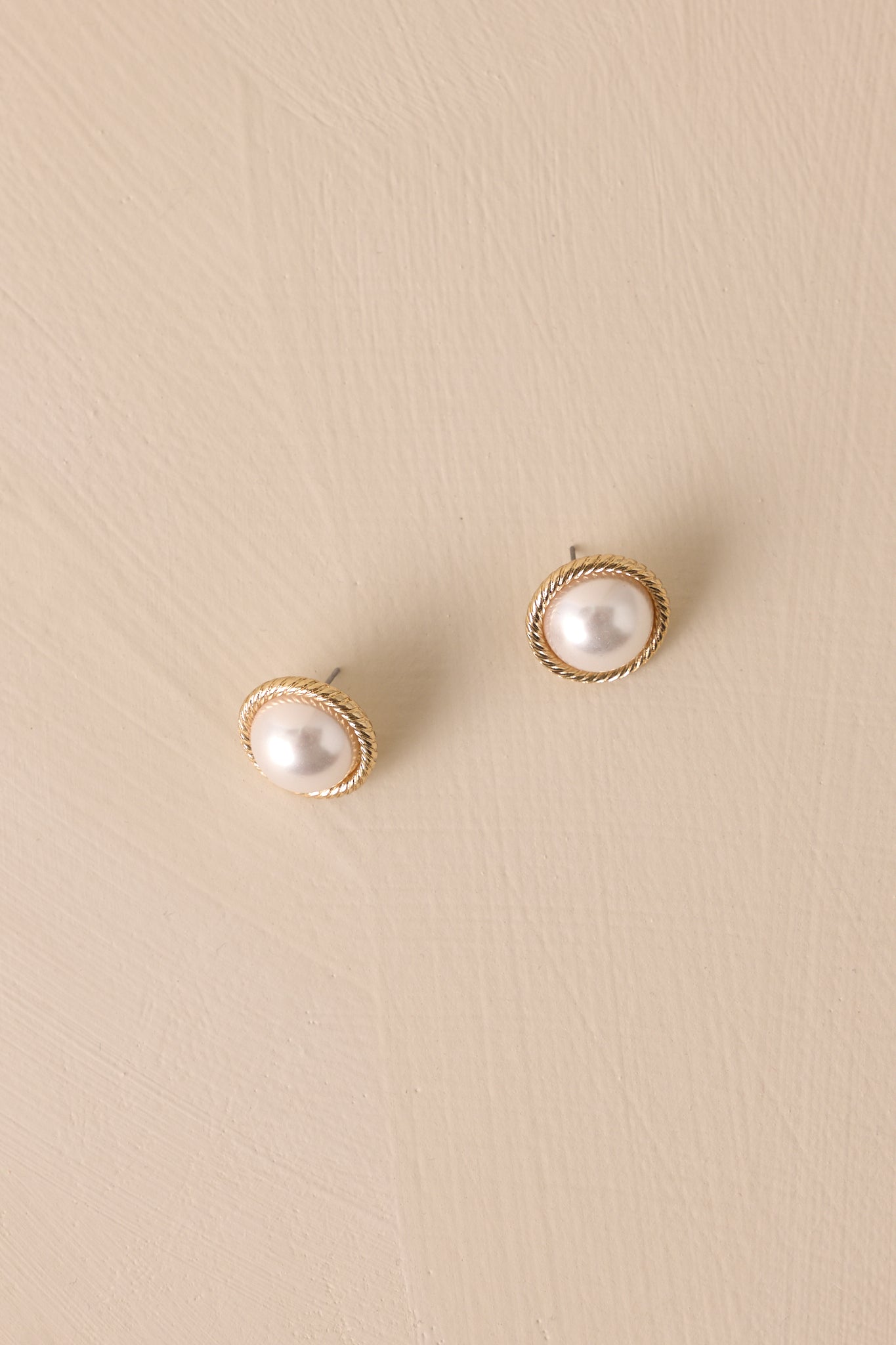 A Sure Thing Ivory Pearl Stud Earring